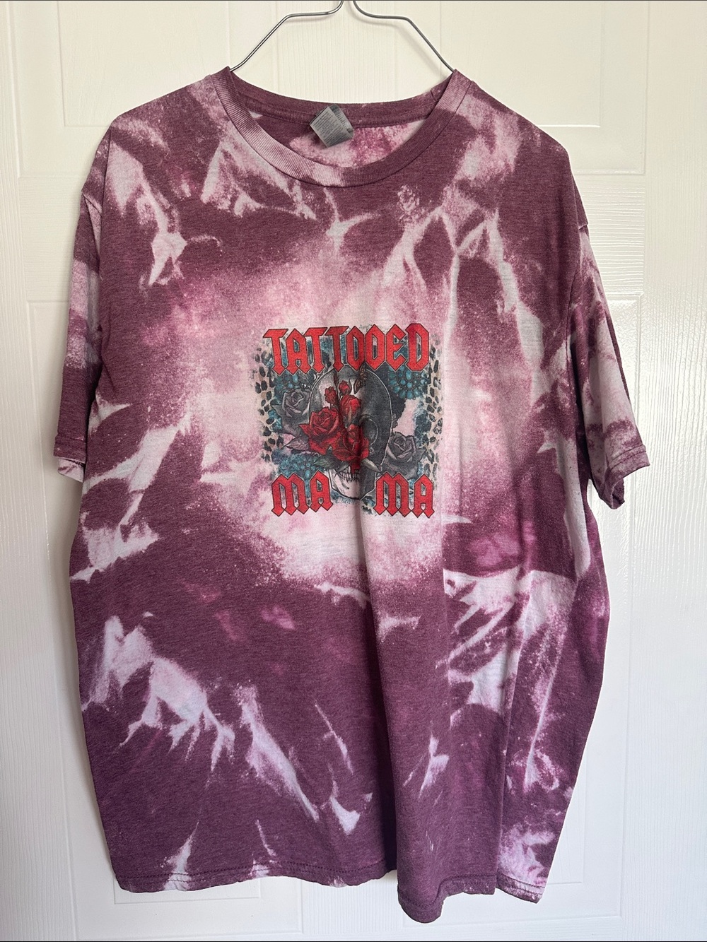 EUC Gildan Maroon and Cream Tie-Dye Tee with “Tattooed Mama” Graphic